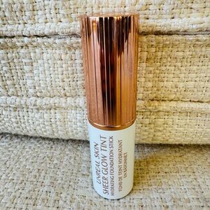 Charlotte Tilbury Unreal Skin Sheer Glow Tint in the Shade 6 medium